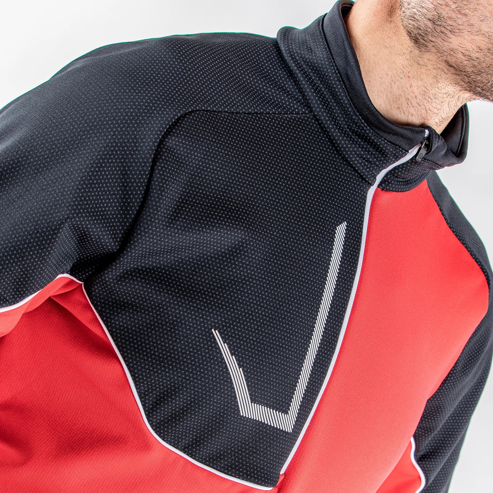 Daxton is a Insulating golf mid layer for Men in the color Red(4)