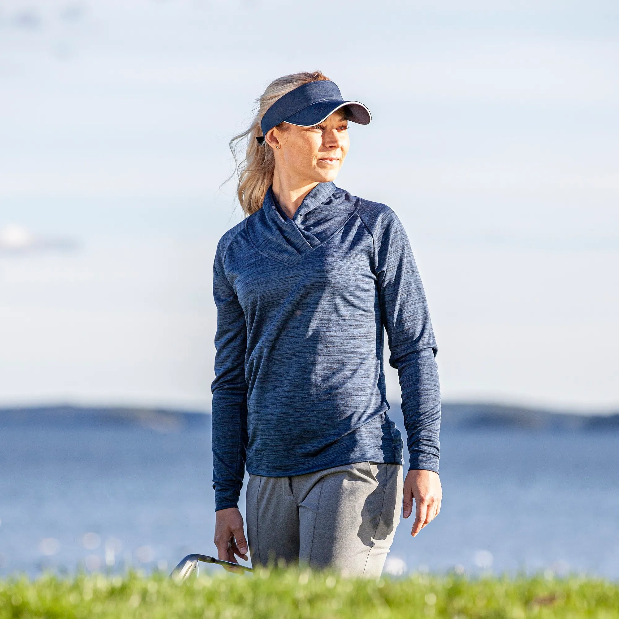 Dorali is a Insulating golf mid layer for Women in the color Navy(10)