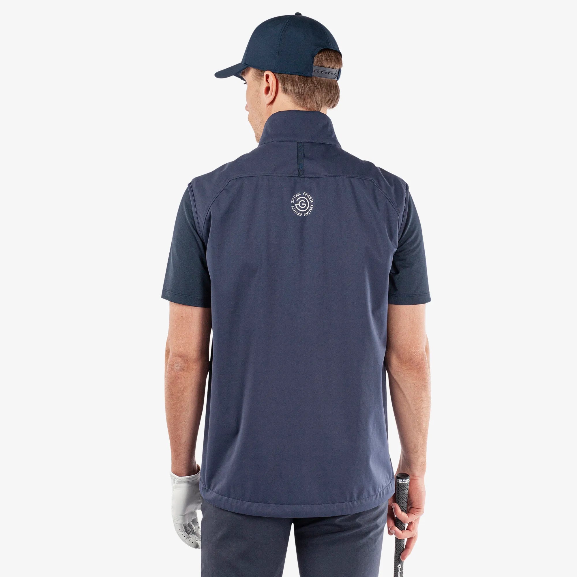 Lathan is a Windproof and water repellent golf vest for Men in the color Cool Grey/Navy(6)