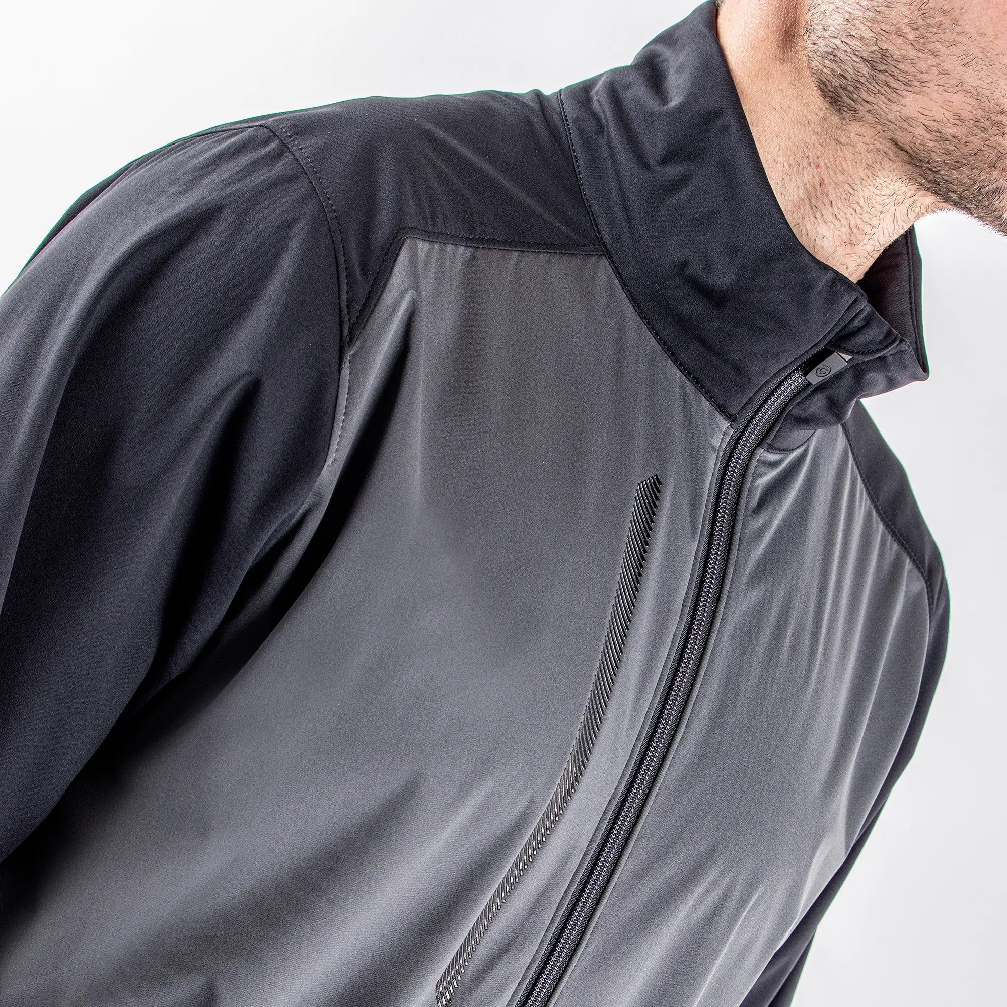 Lyle is a Windproof and water repellent golf jacket for Men in the color Forged Iron(3)