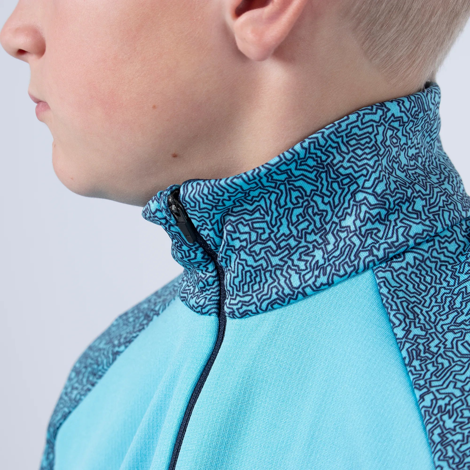 Rick is a Insulating golf mid layer for Juniors in the color Blue Bell(2)